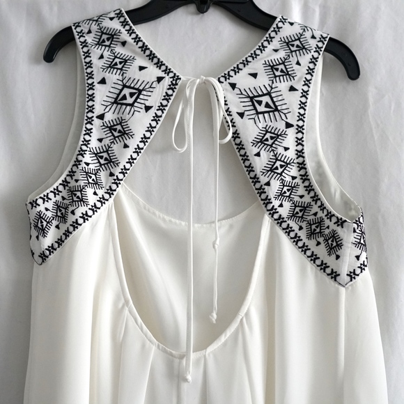 BCBG White Dress with Black Embroidery, Size M - Picture 4 of 4